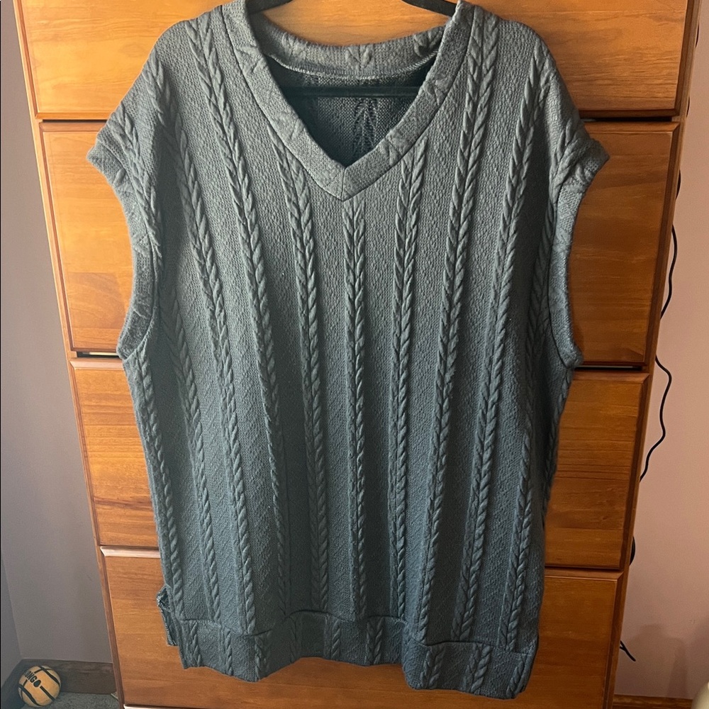 Gray Cable Knit Sleeveless Sweater